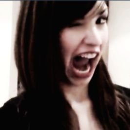 FOLLOW GRATIS! POR FAVOR RETRIBUA SEGUINDO A @ziambolado_ SE VOCE PEDIR ELA SDV!!