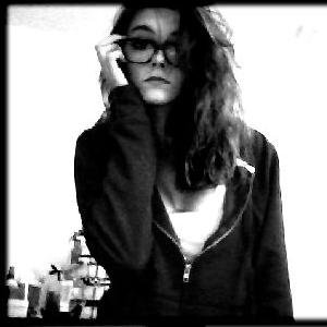 rachelcook12_'s profile picture. cats, bands and tans.