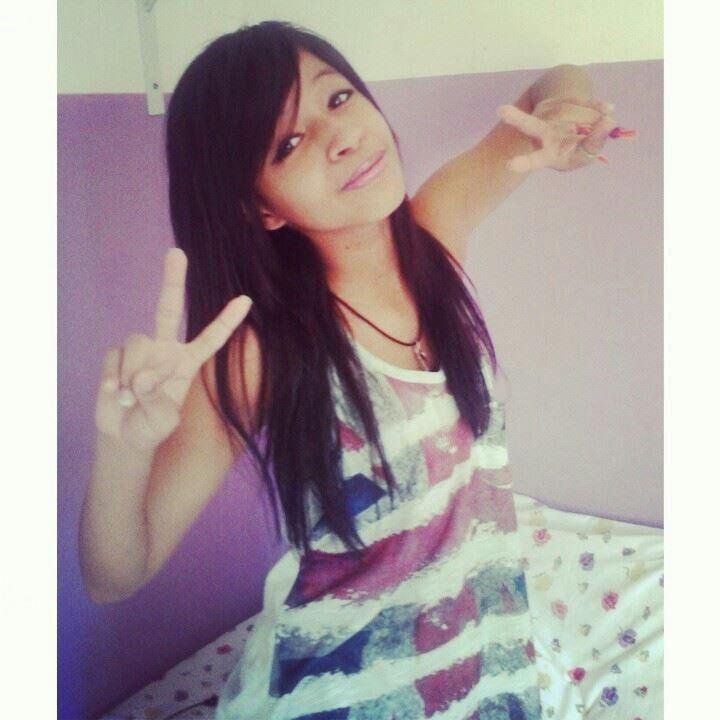 Parawhoe,Kélovers,Lovatic...Amo animes,Rock é etc...PARAWHORE -yeah that me :D SexyJeremytayjoshandzac.
 hayley is my queen ♥ reina (: