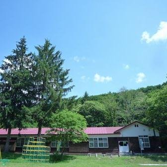 平成20年に地域住民に惜しまれながら閉校した木造の中滝小学校。その校舎が官民の共動のもと平成22年に体験交流拠点施設「中滝ふるさと学舎」として復活しました！多くの方から支えられ応援頂きながら懐かしさと癒しの空間を提供しています！皆さん遊びに来てね～！！