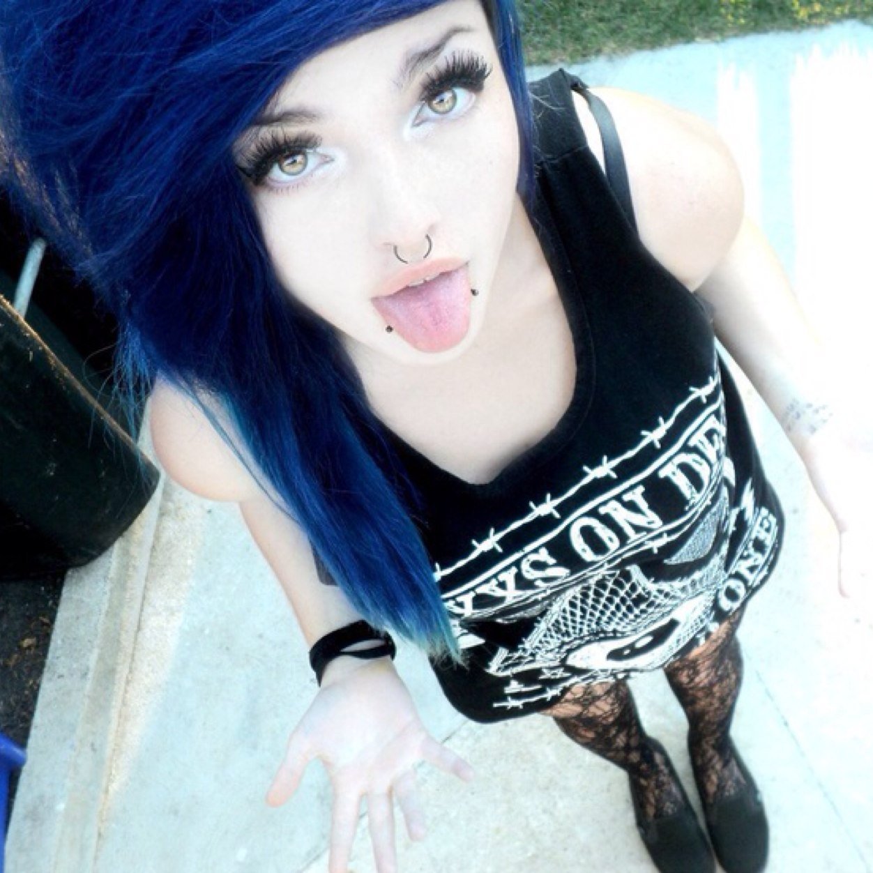 Hai I'm Ashlee . Tattoo artist and piercer . {17~ Single~ Pansexual ~} *Deathcore*Piercings*Bands*Sex*Weed* I Cant Drown My Demons They Know How To Swim*