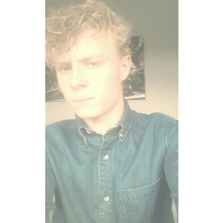16 // UK // @phasma_