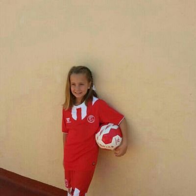 Julia 10 años ,futbolista y guitarrista