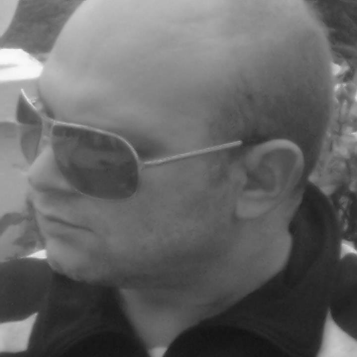 AleksSavis's profile picture. manager