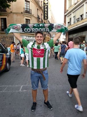 Cordobés de principio a fin, enamorado de la tradición y de lo moderno, deportista, cordobesista, cofrade y enamorado de ti... ANDALUCIA