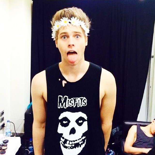 5 seconds of summer, Love. Luke hemmings, Calum Hood, Michael Clifford & Ashton Irwin 3.
