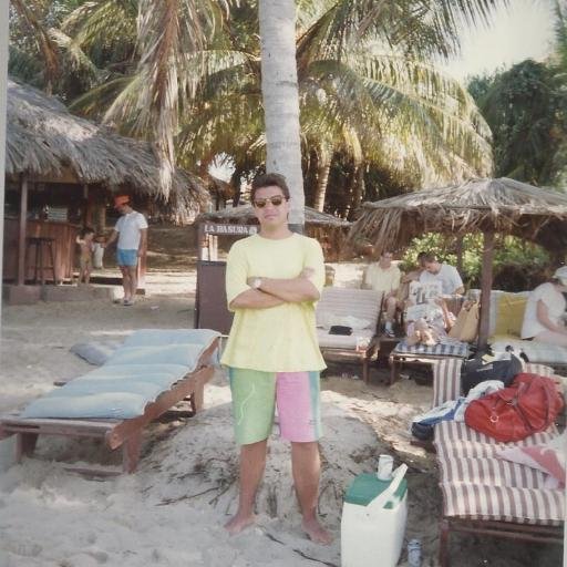 Licenciado en Administración de Empresas, Pasaras por mi vida, sin saber que pasaste! Mas para ti si pasó, y dejando una huella muy profunda en   tu corazón!