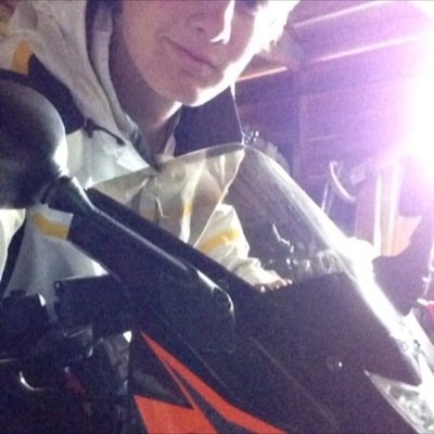 Jeg er en energisk motorsykkelelsker på 16 år.
