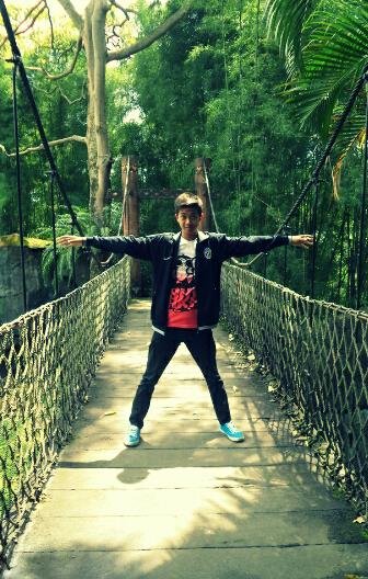Hidup gak harus dipikirin...dinikmati aja...Islam, FC Barcelona, JKT48, kamu:)