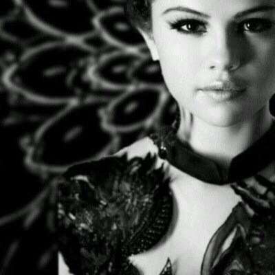 I'm a selenator/america/music/disny/guitar/ International High School/I can speak español/