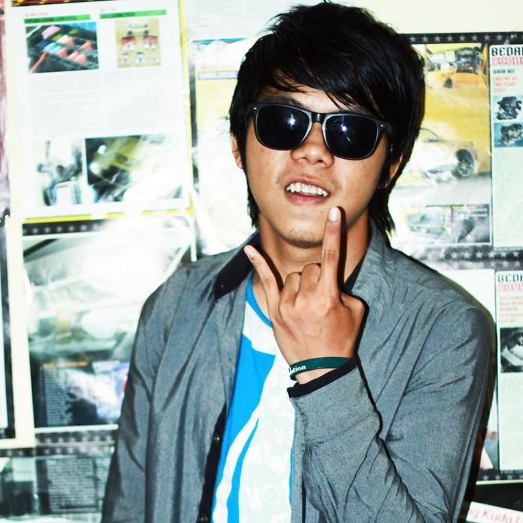 For GOD has a Plan and a Great Future for me, RAMOTI AU TUHAN || 01.11 || Follback = Just Mention|| 
Chemistry-UR  :)