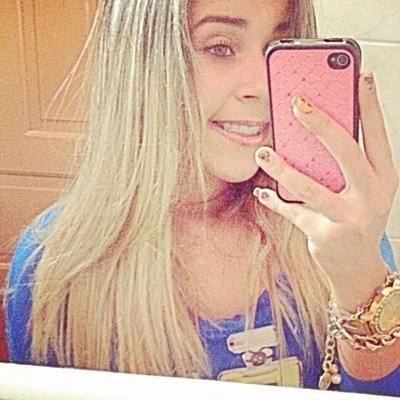Sagitariana,bipolar,sincera,timida,fotos,animais,música,livros,festas, roupas e sapatos. http://t.co/zySVjt8pRW