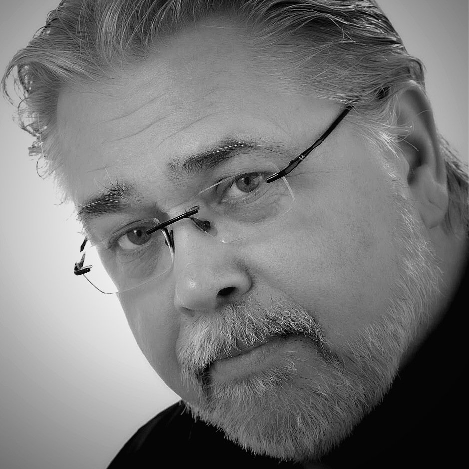 EinarEliassen's profile picture. FOTOGRAF • Interiør, bolig, presse, sport og evig kunstfotograf.