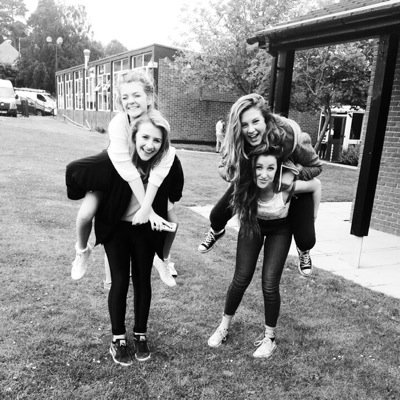I'm 13 & I go to school at Henley-In-Arden, I adore jason derulo❤ I love my main girls☺️ Towie is fhe best tv programe❤️