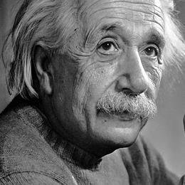 BombCloBklcqifi's profile picture. アインシュタインとソクラテス、二人の偉大な先人の
名言を紹介していきます。
そして、無料のツイッターツールプレゼントは
下記クリックしてみてください。素晴らしいツールですよ。お楽しみに＾＾