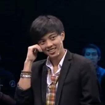 FP dari kota Pecel Madiun yang akan selalu Keep Support ka @bismakarisma dan yang mengajarkan #AngkatDamai dan sayang sama 5 butir smash yang lain