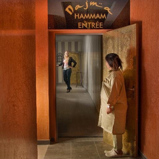 Le Hammam Najma, véritable bain maure, vous accueille dans son écrin, aux couleurs chaudes . Venez vous détendre et vous relaxer dans ce lieu d’exception .
