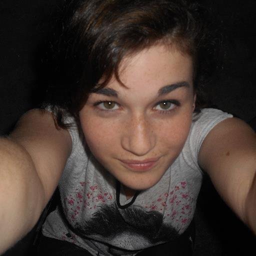 Mn amour, mn bébe, ma meilleure, ma confidente 9ans.♥♥♥ Une année encore  a tes cotés ma princesse..♥♥  Mes mieux je vous aimes.. ♥