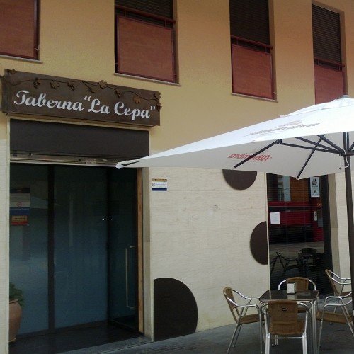 Las mejores tapas de Lorca con el mejor vino, en antigua Plaza de Abastos. Nuestra mejor tapa, tu compañia