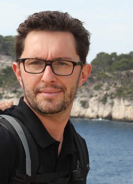 Pierre, marketeur, amateur d'œnologie, de photo, de tennis, de randonnée et de grimpe