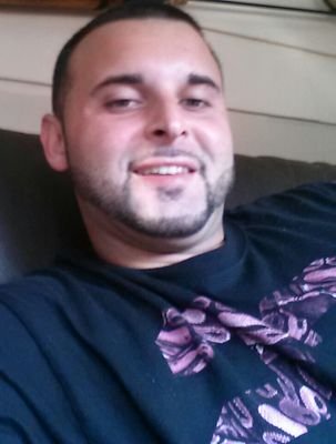 I'm 28. n jus got alot going on. follow me. hmu 7746348324