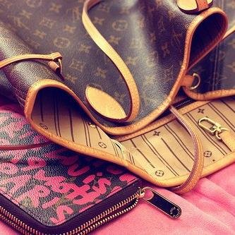 If someone truly wants you, nothing will keep them away. They will do everything they can to be with you.
 muscat City ·