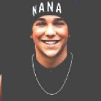 pizza? ☁︎austin is life☁︎ ♪ i named my light switch austin cuz im the only one that can trun him on♪ fb! Want me to rt something? Follow me first