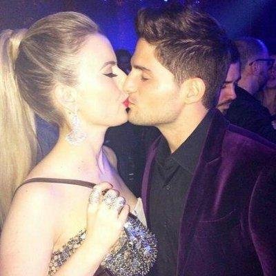 Amor de fã ninguém entende, mas a maioria julga!♥♥
Posso não ser a sua melhor fã, mas tenho o melhor ídolo do mundo.fernanda keulla e andre martinelli ♥♥♥♥♥