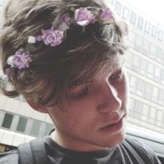 follow @prettypunk5sos