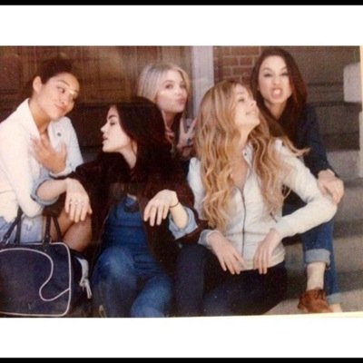 Pretty Little Liars is just a show that im obsessed with~Lucy Hale~Ashley Benson~Shay Mitchell~Troian Bellisario~Ian Harding~Tyler Blackburn~Keegan Allan