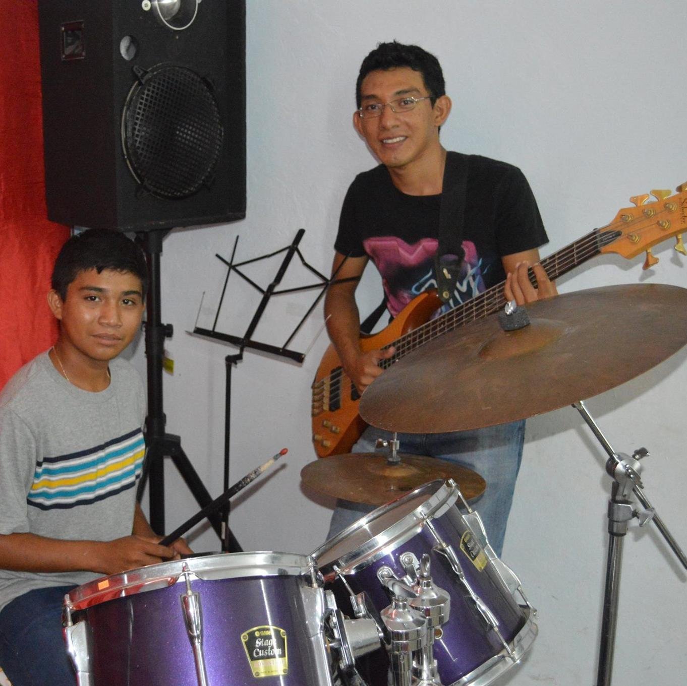 JimeGuillermo's profile picture. aun escribiéndose.