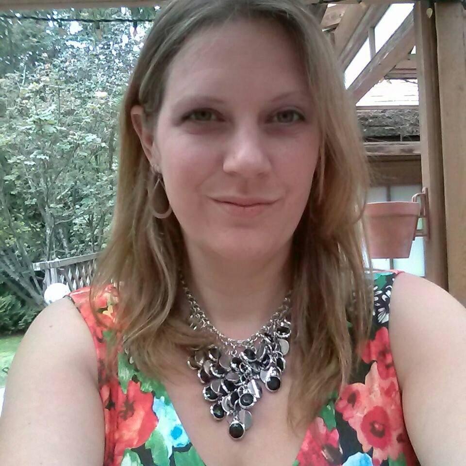 mom of 2 boys, a dog and 2 cats. Help people transform their life with a nutritional supplement program.