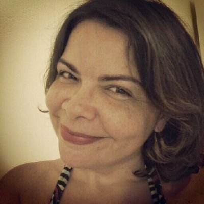 Design de formação, artista de coração.