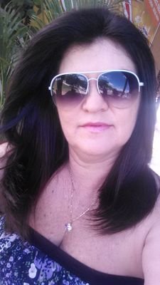 Amo a vida que pata mim é Deus, família, trabalho e alegrias.