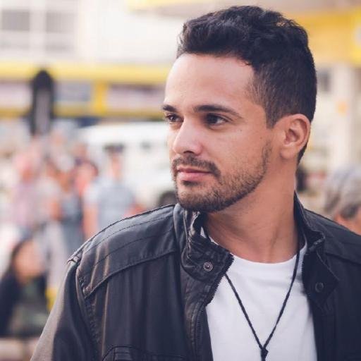 Admiramos o ministério ,o compositor,cantor ,adorador ,pastor e irmão em Cristo @LeoFonsecaMusic
