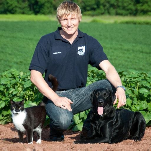 Certificated Clinical Animal Behaviourist specialising in dogs and cats. Look out for my new book 
