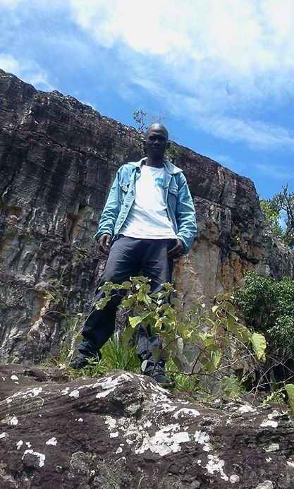 un jeune Sénégalais simple