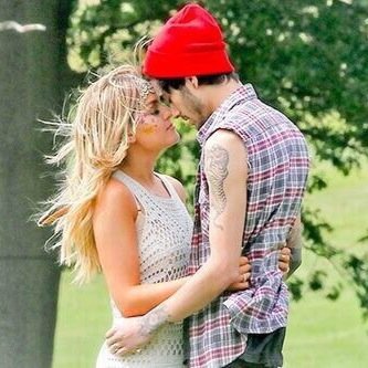 Please follow @_perrieandzayn