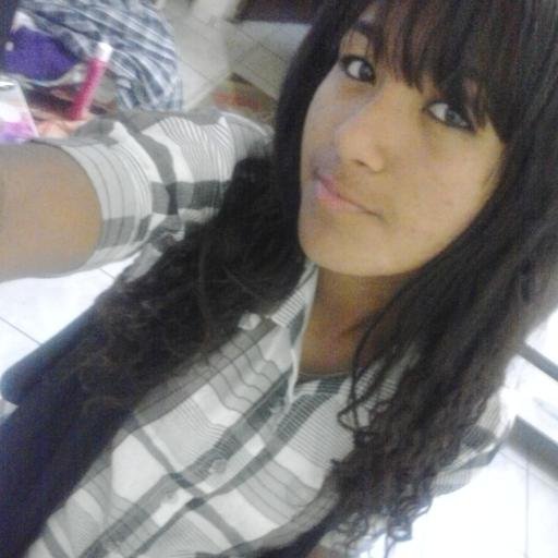 Camillasantos39's profile picture. • 'Biografia {?} Fala sério! Como vou resumir minha vida aki no twitter? ;P