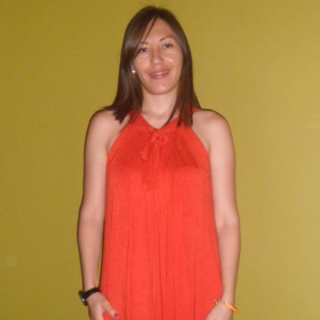 Venezolana. Creo en Dios. Mensajera de la Paz, scout, madre, hija, hna, esposa y amiga. Amante de la vida y la naturaleza, los valores y las buenas costumbres.