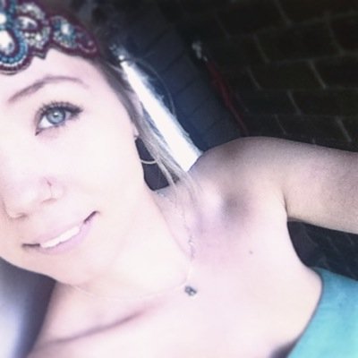 I'm 18 and an aspiring makeup artist, hoping to one day make it to Hollywood!