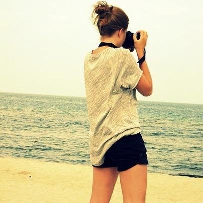 ''A melhor coisa sobre uma fotografia, é que ela não muda mesmo quando as pessoas mudam.''  -Gabii