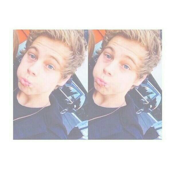 15 | Reject | Cats | Dinosaurs | Unicorns | Pizza | idk | Follow my other account @GG5SOS | I♡卌SOS