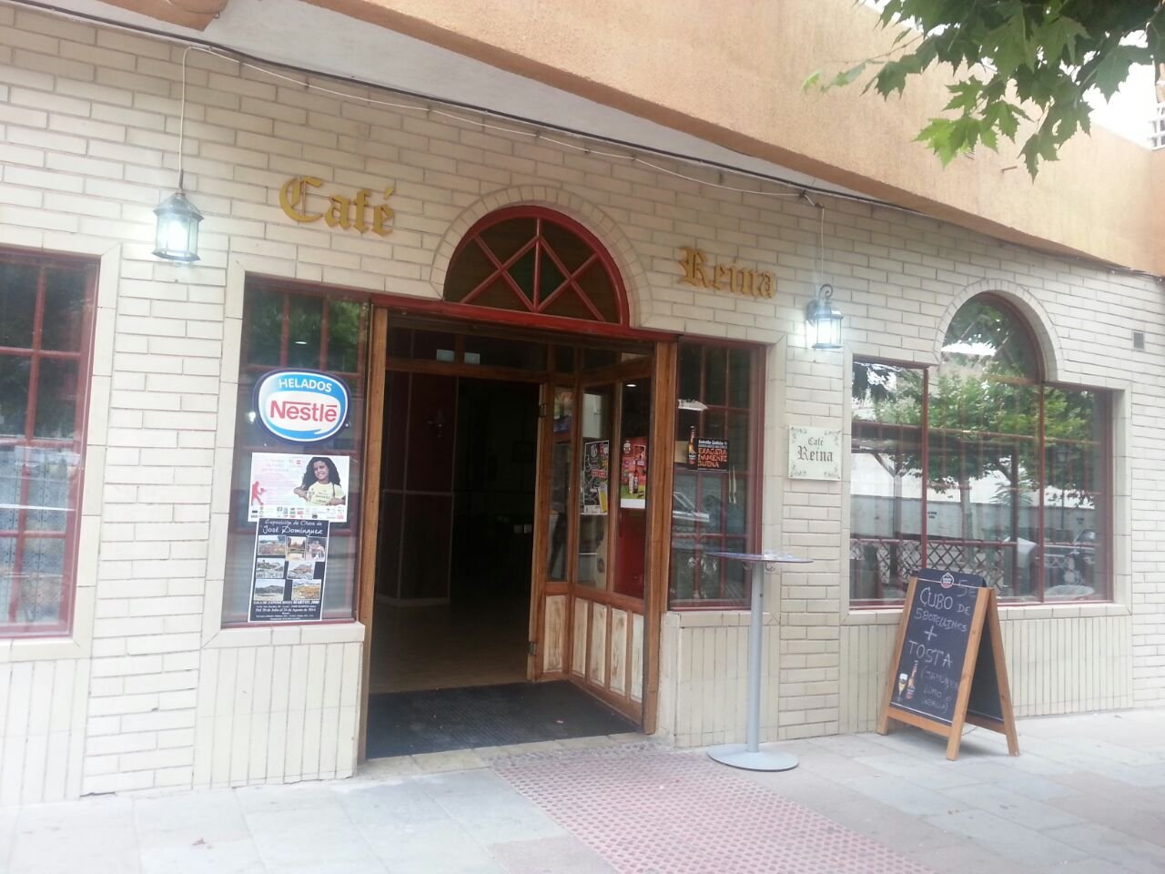 Cafe_Reina's profile picture. Café Bar Reina Abrimos cuando venimos, cerramos cuando nos vamos, si vienes y no estamos es que no hemos coincidido. 
Un bar diferente.