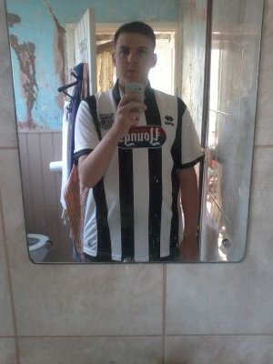 I am a Grimsby Towm fan and also a Manchester United fan. Kik Hutnut2014