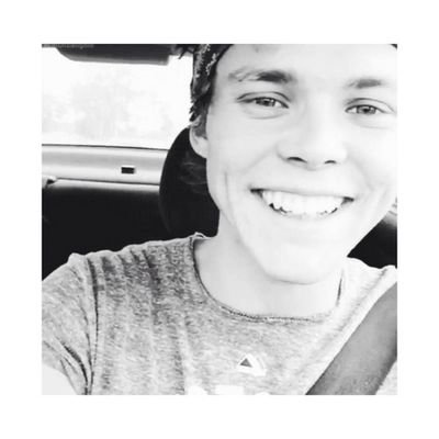 《I'm everything and nothing all in one. 》