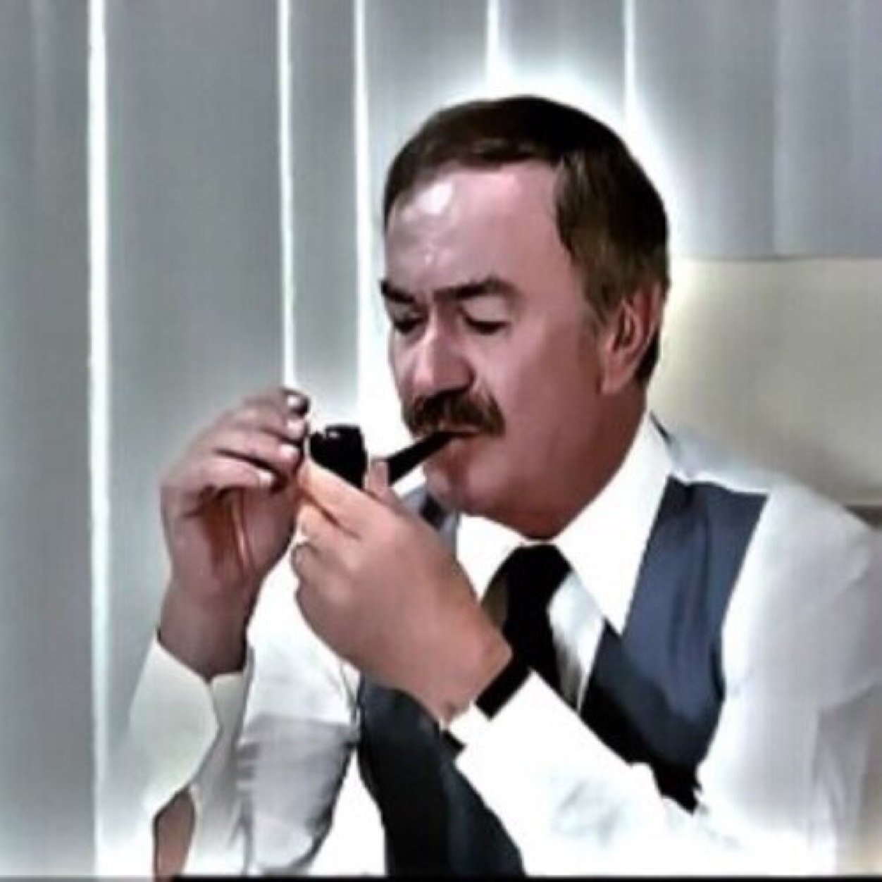لا أنصح بمتابعتي .. Q8