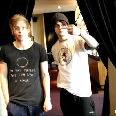 FOLLOW @tl5sos BC I JUST GAVE YOU A FREE FOLLOW