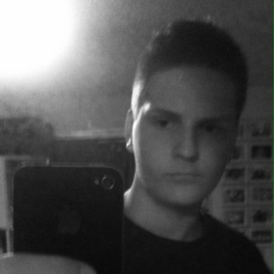 Hello! Tomi vagyok facér oda vagyok a ..... xD 16 éves