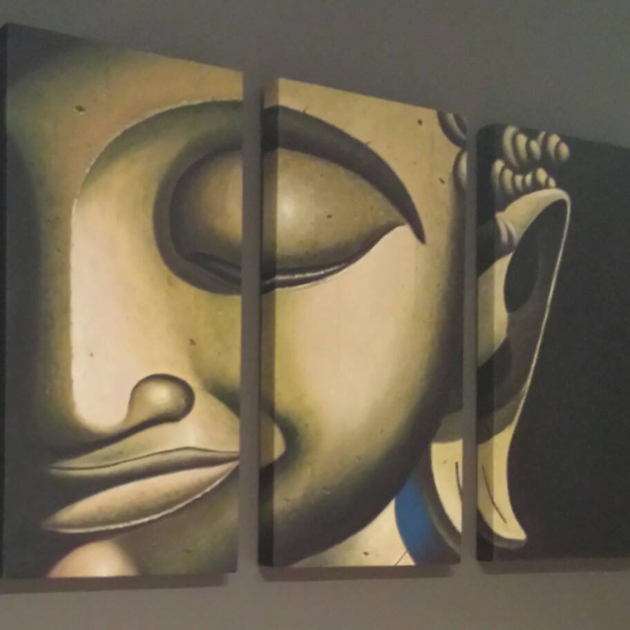 Relax and rejuvenate in our Meditation Room, join our Reiki circle and enjoy our library. Rest in the Sauna, Steam or Showers. Tint with our Airbrush Spray Tan.